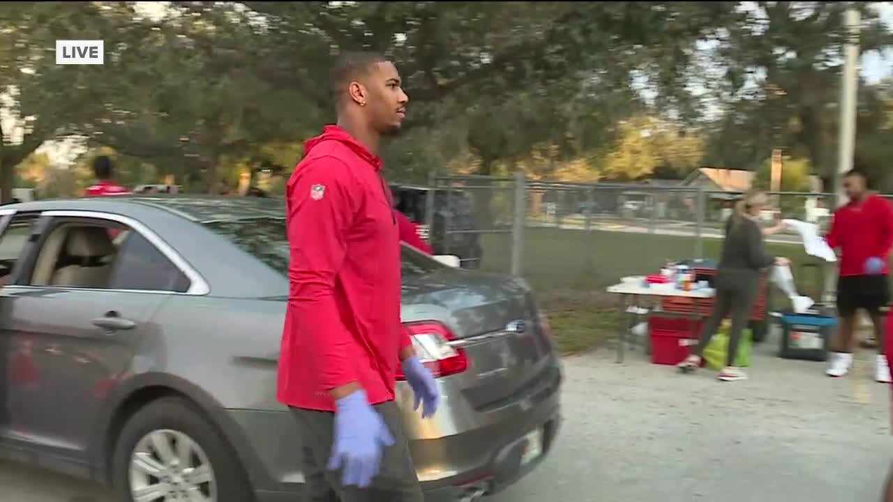 Bucs player gives out free Thanksgiving meals to families in need