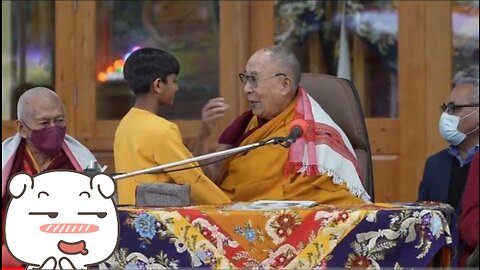 Dalai Lama kissed an Indian boy at a Buddhist event😍😍