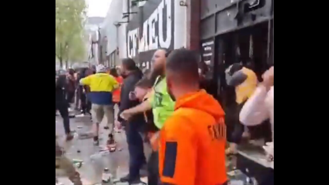 COMMISTRALIA: Furious construction workers after union ordered to get the jab or lose the job