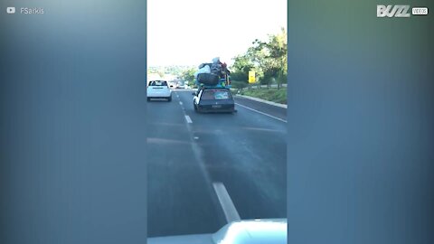 Cet automobiliste a la vue totalement obstruée