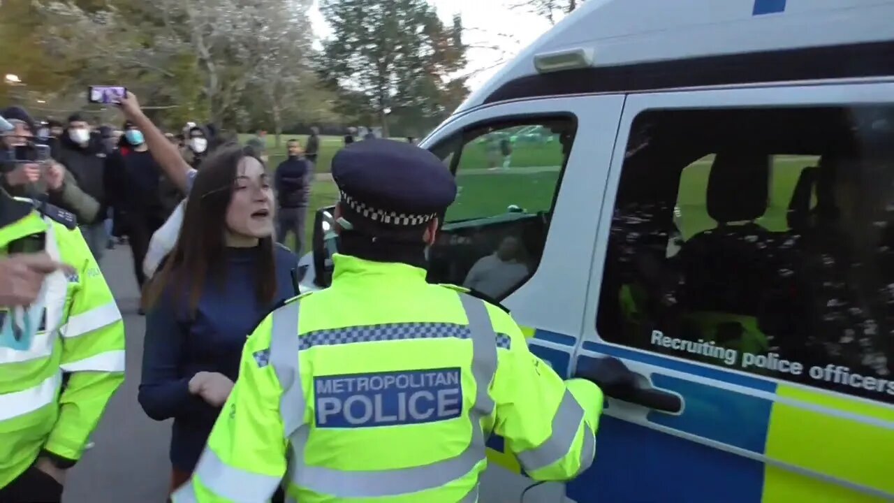 MASKED MEN TRY TO GET A WOMEN REMOVED FROM SPEAKER'S CORNER #speakerscorner