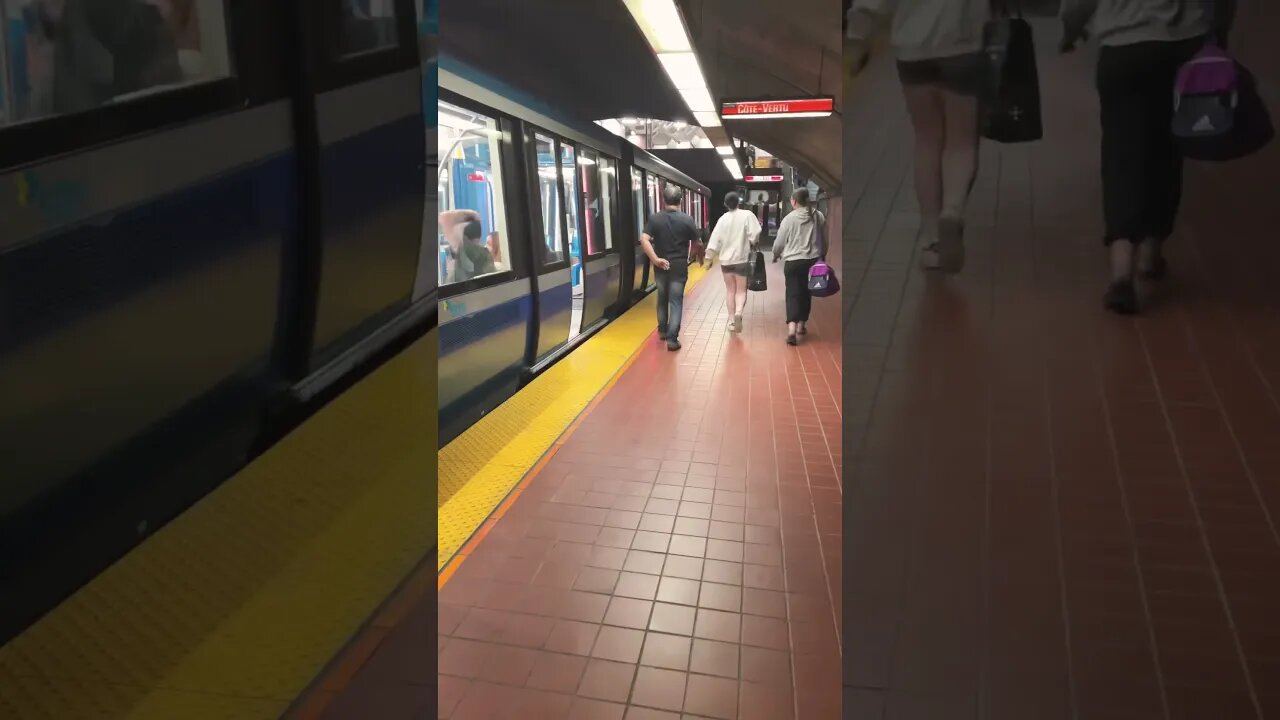 Montréal metro departure ambience #viralvideo #subway #montreal