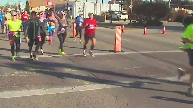 Thousands take part in Tulsa Route 66 Marathon