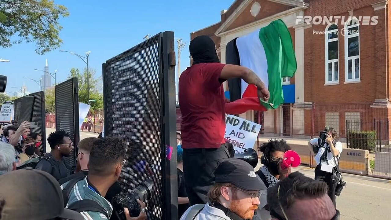 DNC 1st day | Things are getting spicey as protestors take down a barrier gate.