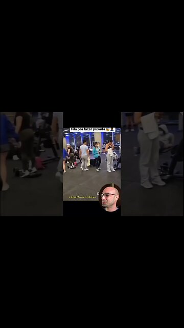 Reagindo à pessoas fazendo fila em um aparelho #shorts