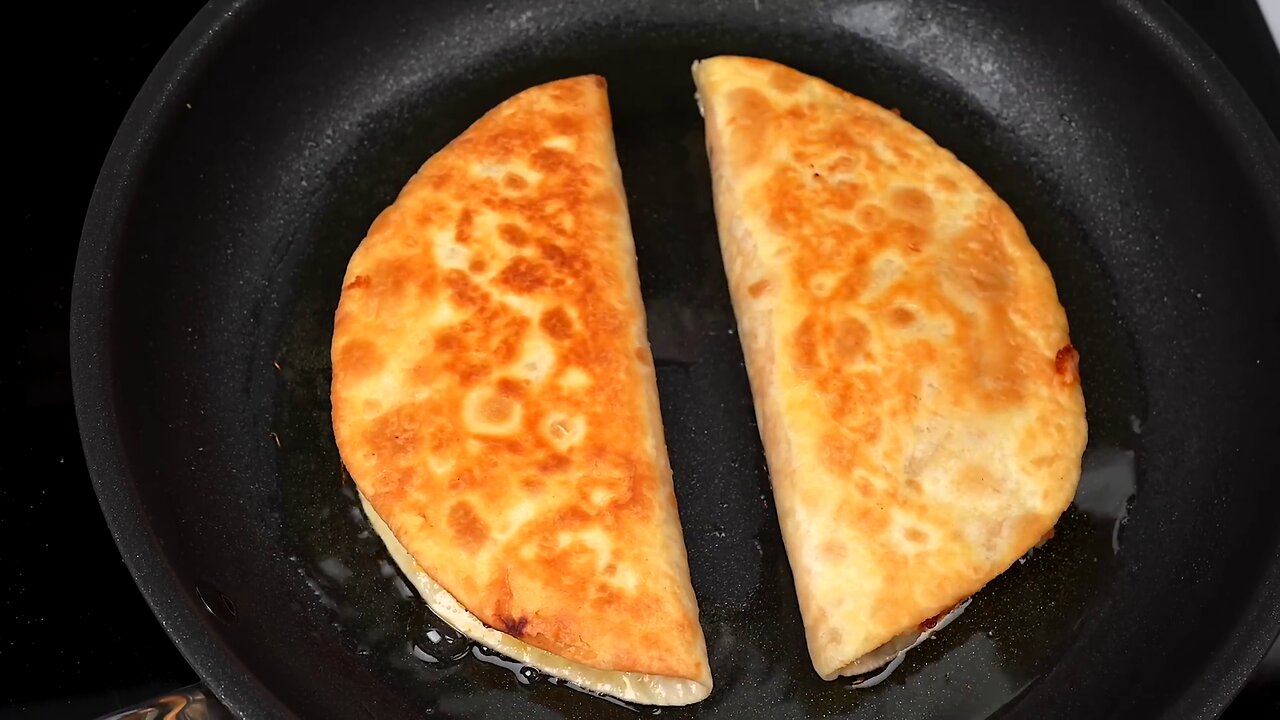 know how to make DELICIOUS Crispy Potato Cheese Quesadilla! You will be addicted