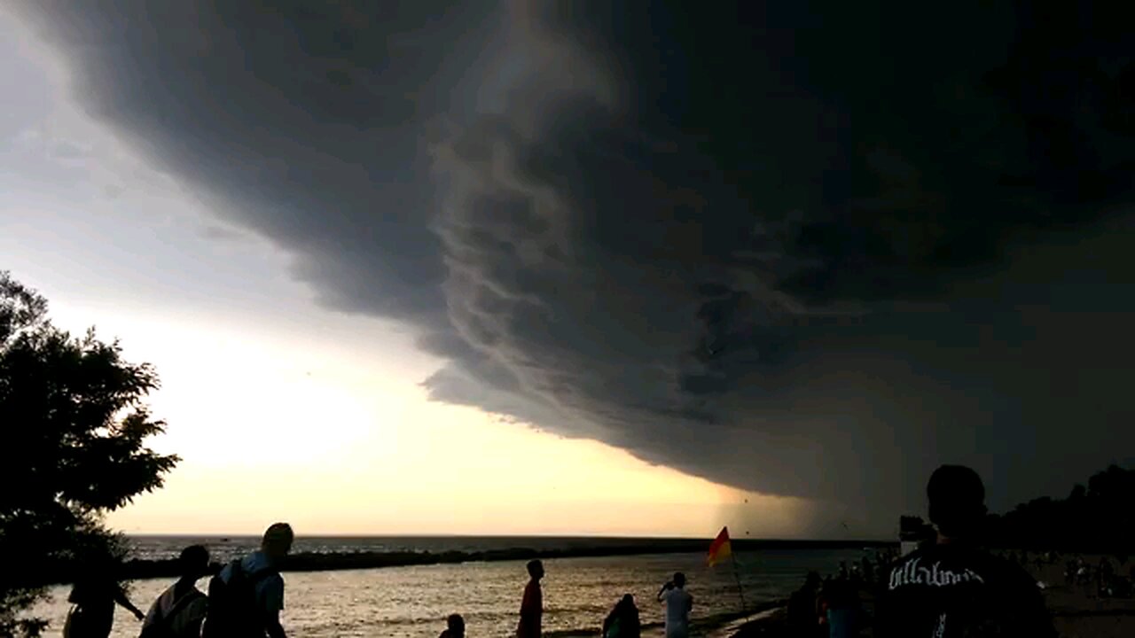 Thunderstorm witj hail in somewhere Ontario