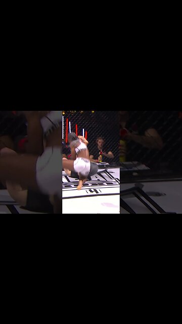 Shanelle 'The Nightmare' Dyer BRUTAL elbow!