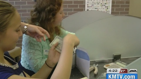 La Vista-Papio students learn banking skills