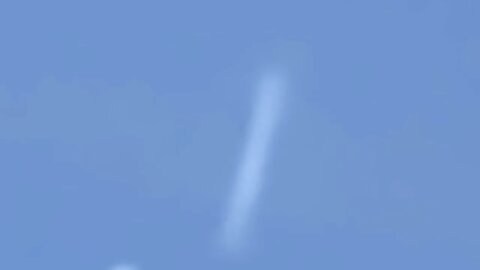 west bound jet gets Cigar UFO fly-by