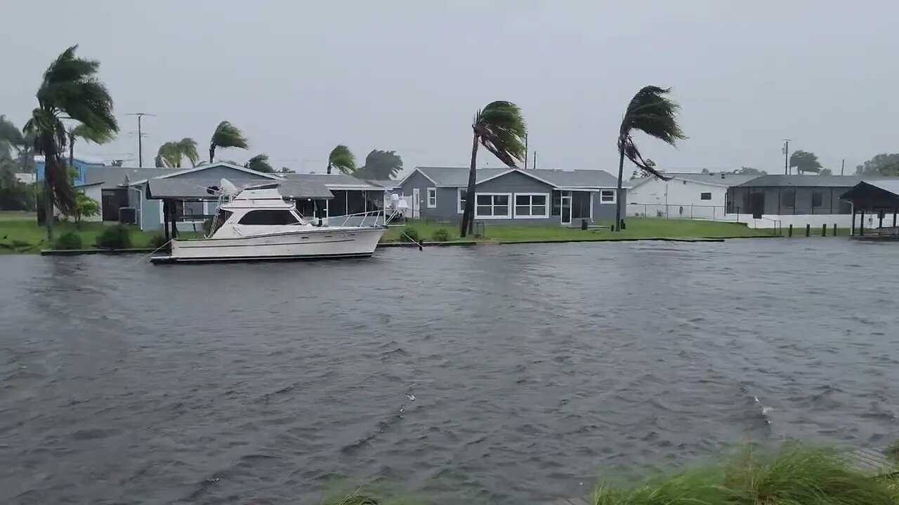 30mph winds Hurricane Ian (4k)