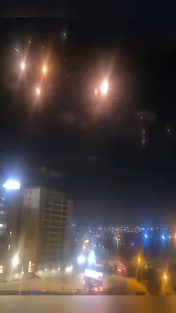 Iran launched a massive attack on Israel with 400 missiles, targeting its headquarters.🇮🇱