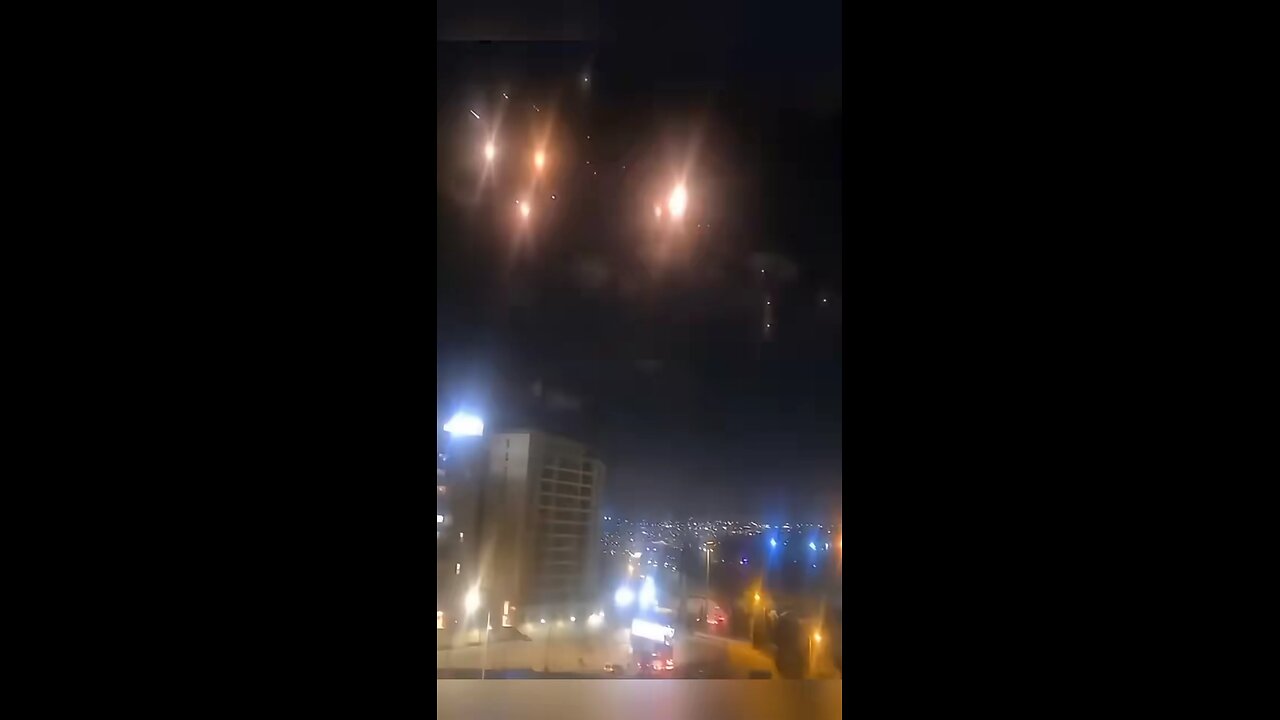 Iran launched a massive attack on Israel with 400 missiles, targeting its headquarters.🇮🇱