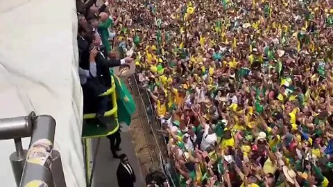 🇧🇷🎉📹 Video: Brasilia, right now.Footage shows the "sea" of Bolsonaro's supporters & peaceful