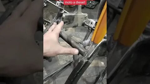 Backbone do quadro da moto a diesel - Perguntas Feitas na Rede Vizinha (Aquela que as "muié dança")