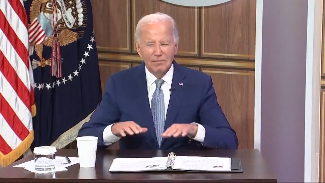 BIDEN IGNORES QUESTIONS WHILE HANDLERS PANIC 😬📉🕵️♂️
