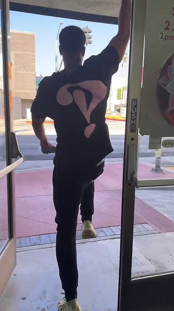 When restaurants do the most 😳