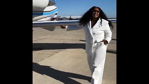 Reaching The Common Folks: Lizzo Boards Her Private Jet With A Message For The Ho's