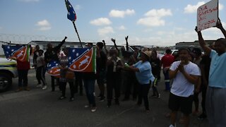 SOUTH AFRICA - Cape Town - Silversands and Mfuleni residents clash over school(Video) (U9o)