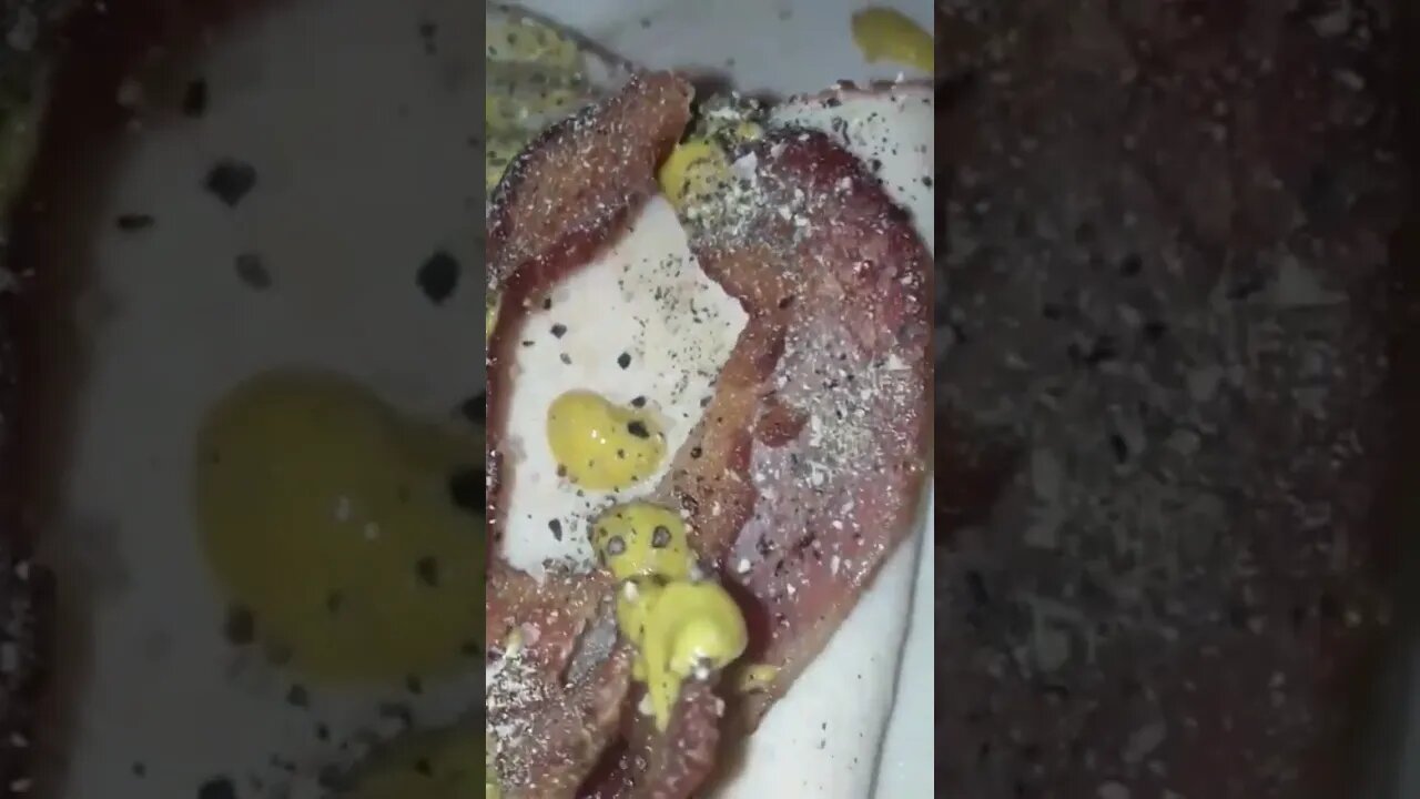 How to stack the perfect turkey sandwich 🇺🇸🦃🌿 #shorts