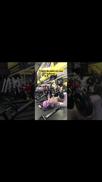 Treino de peito só com halteres #shorts #musculação