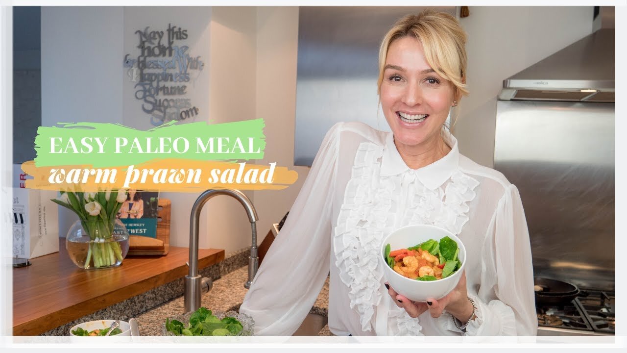 Easy Paleo Recipe: Warm Prawn Spinach Salad | MeMoreTV