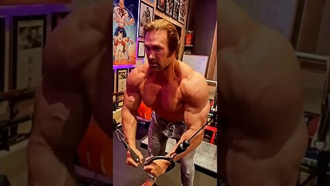 MIKE O'HEARN É O ATLETA NATURAL MAIS SHEIPADO DO MUNDO !! | ELE TEM UM FÍSICO IMPRESSIONANTE
