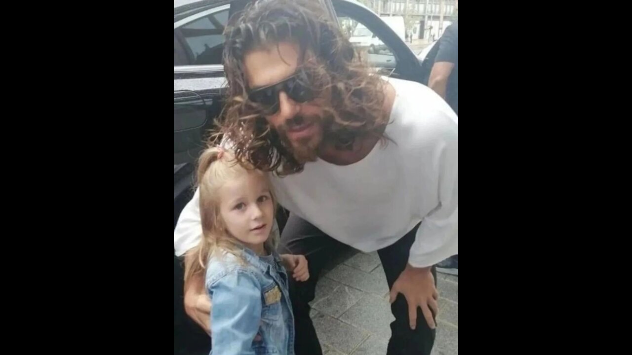 Can Yaman with his lovers at #Budapest