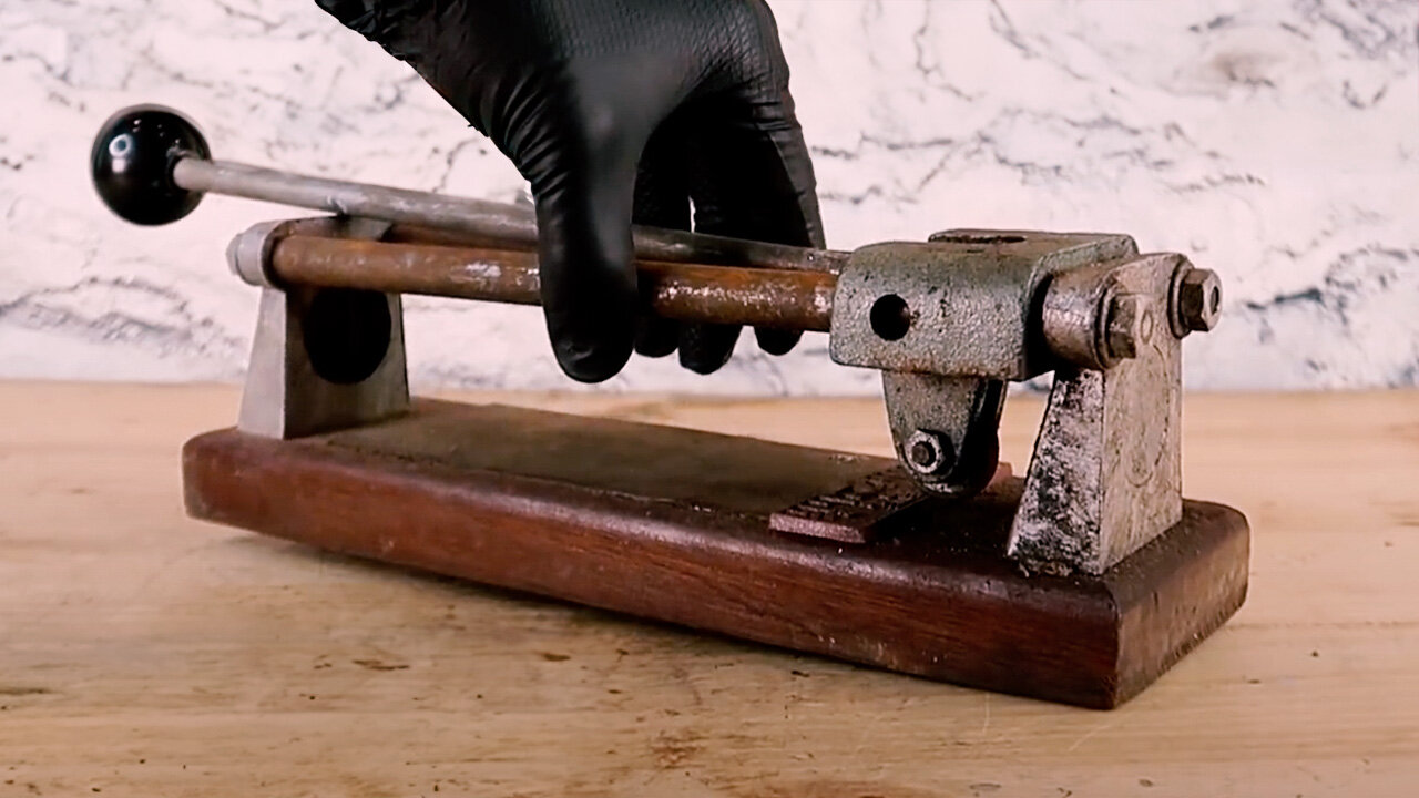 💠 Vintage Rusty Tile Cutter - Restoration