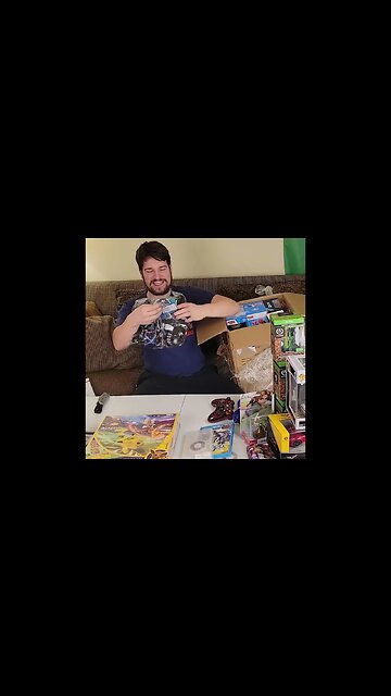 Mystery Box Reveals Pokémon Cards!