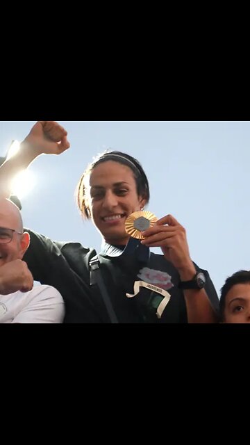 Algerian boxer Imane Khelif honored by celebratory parade on return home from Paris Olympics #gold