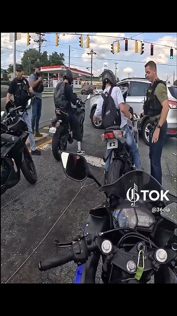 UNDERCOVER POLICE HALTS👮‍♂️🚔🛵👮MOTORCYCLE GROUP DURING TRAFFIC STOP🛵👮🏻‍♀️🚓💫