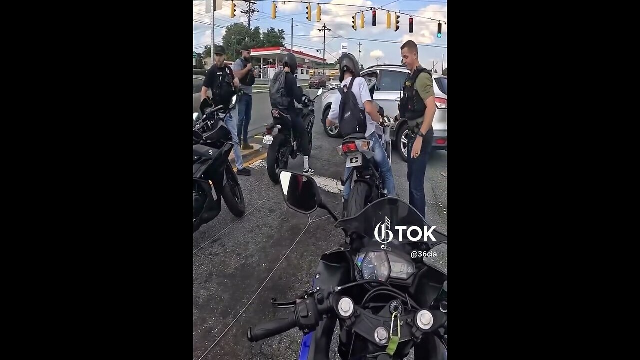 UNDERCOVER POLICE HALTS👮‍♂️🚔🛵👮MOTORCYCLE GROUP DURING TRAFFIC STOP🛵👮🏻‍♀️🚓💫