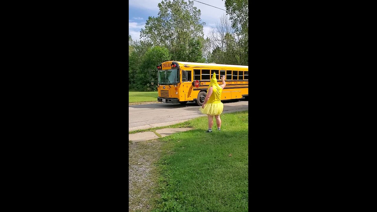 Dad Is All About Making Mondays Better At The Bus Stop