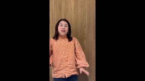The little girl with a golden voice