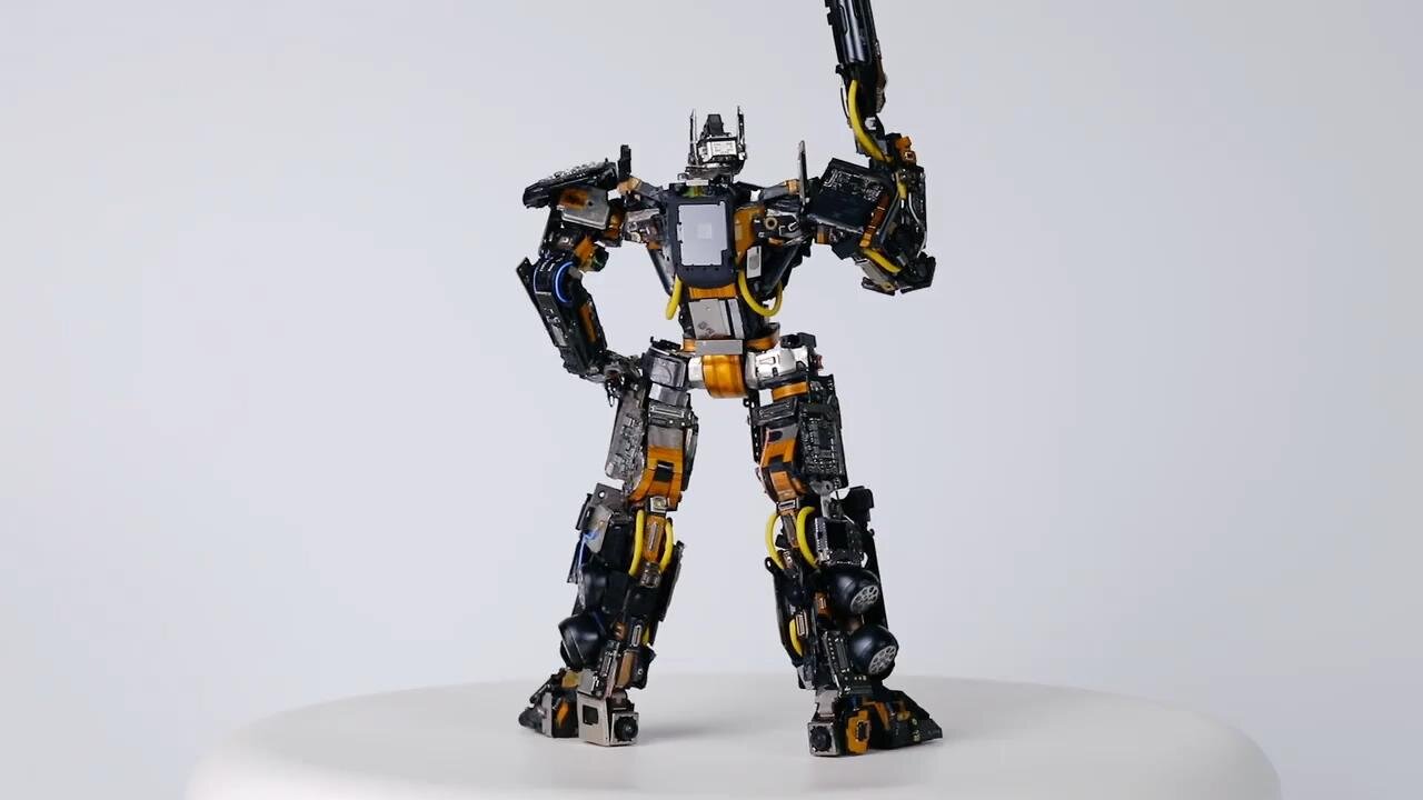 I transformed a mobile phone into a steel robot (it turned out to be a dream)