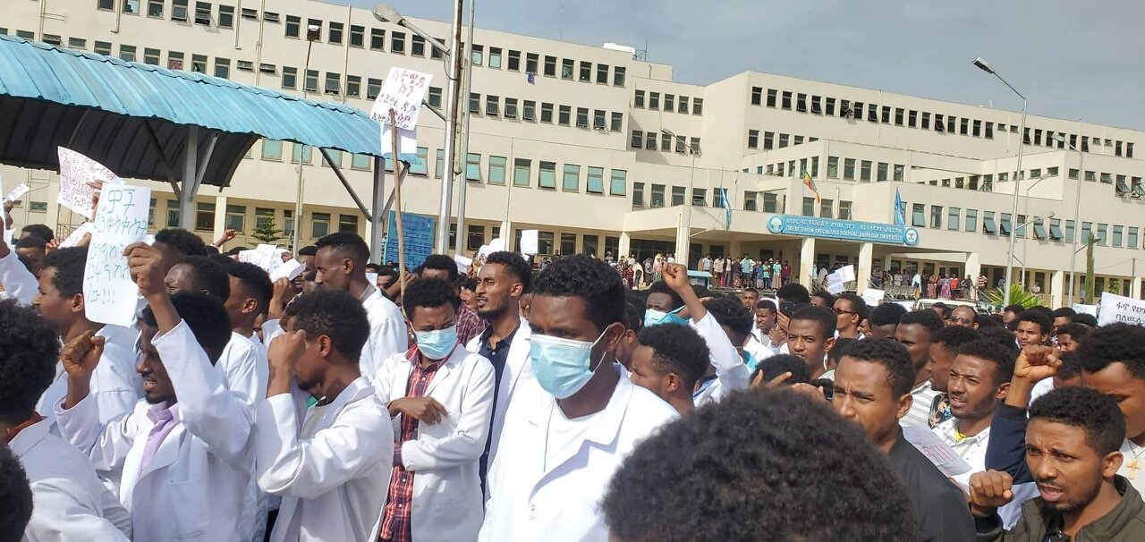 Police open fire on Bahir Dar University students