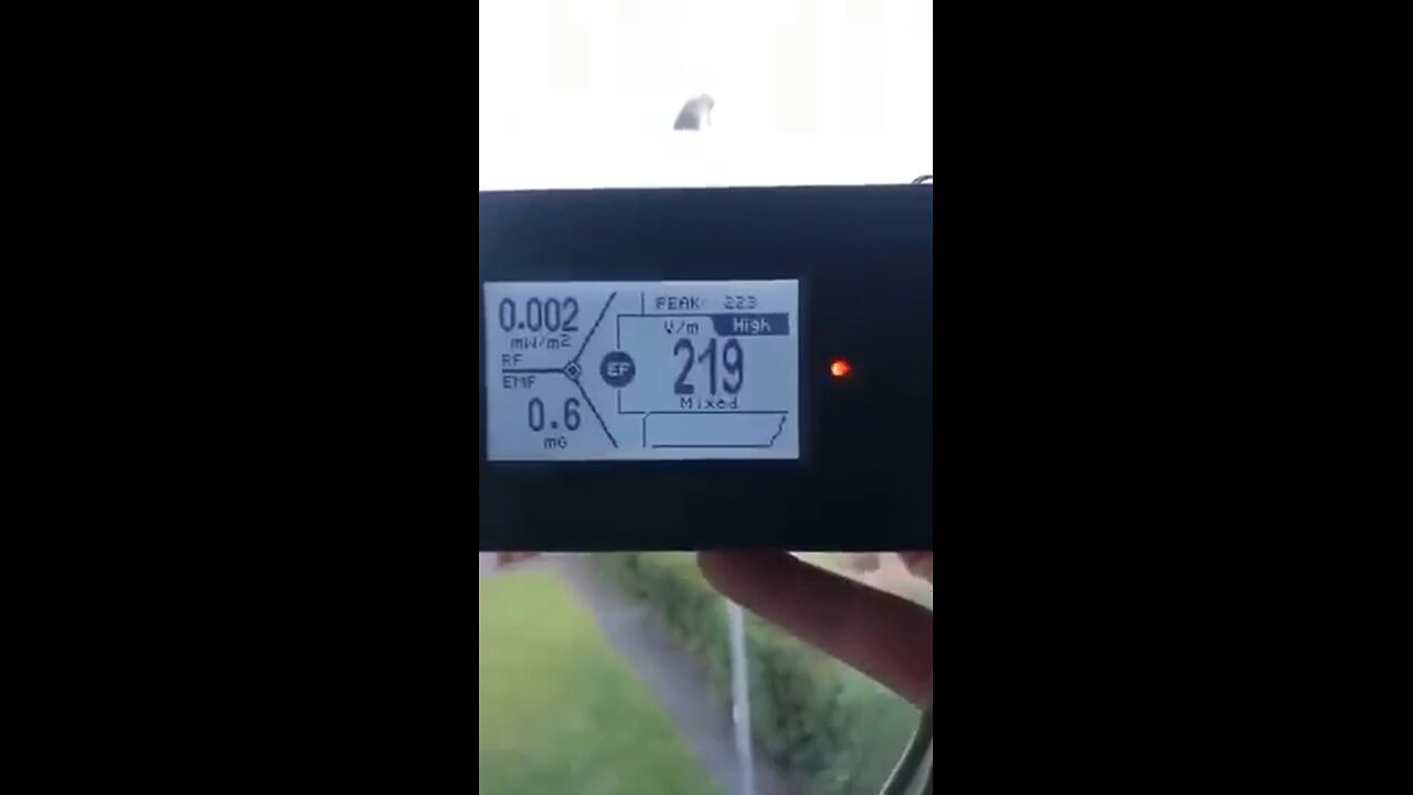 ☢️5G Streetlights are microwaving you in your home.