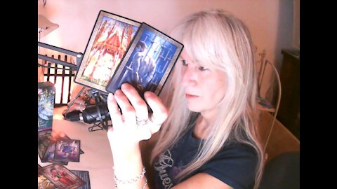 Tarot Taurus - Aug 2021 - Truth and Discernment Is A Gift