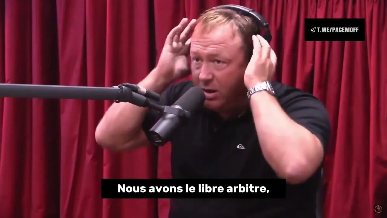 « Ils sont possédés par des entités ! » Interview d'Alex Jones de 2017 chez Joe Rogan.