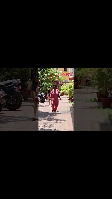 Malaika Arora clicks selfies with fans but did NOT pose for paps 😱 | #shorts #malaikaarora