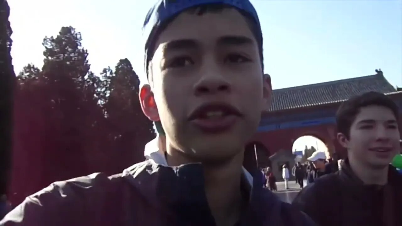 AWKWARD VLOGGING IN CHINA (re-upload)