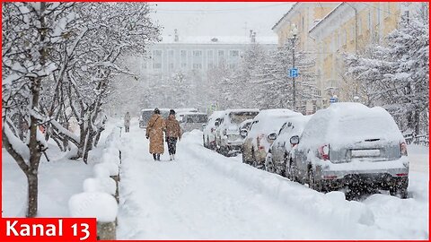 Heavy snowfall paralyses traffic in Russia's eastern city of Magadan