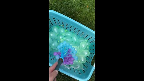 @bunchoballoons Water Balloon Fight