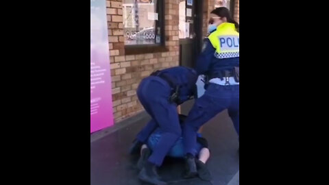 NAZISTRALIA: 15 Police pigs arresting one woman