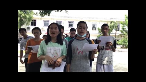 Group Singing John 1 - The Bible Song