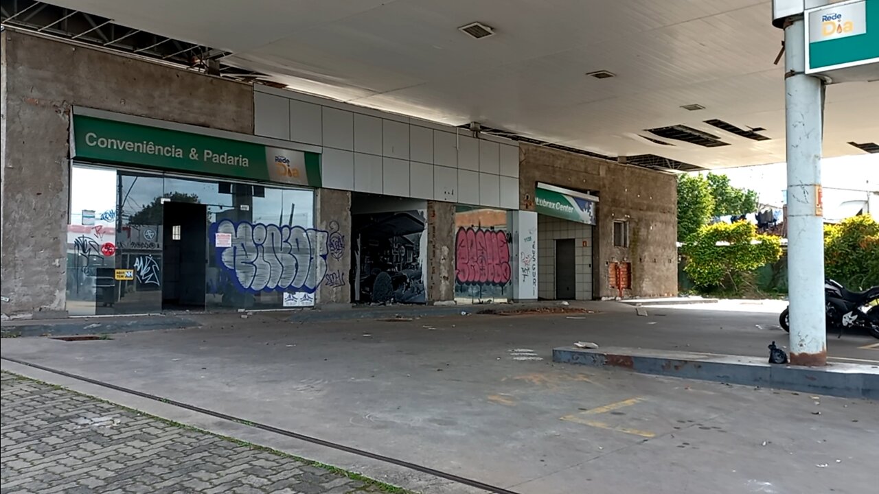 Posto de combustível abandonado no bairro Canudos em Novo Hamburgo/RS