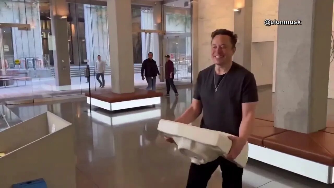 Elon Musk Walking In To Abandoned Twitter Office
