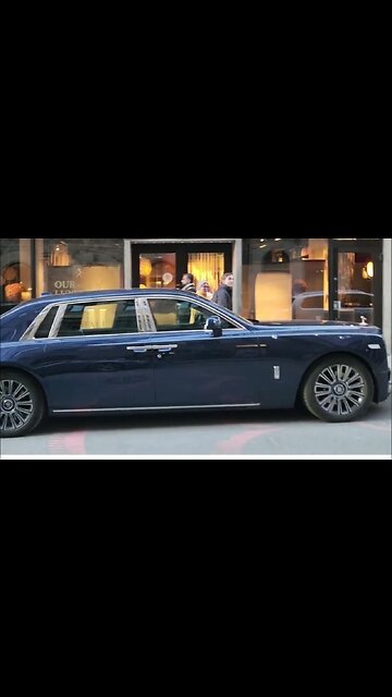 Bespoke Rolls Royce Phantom VII "Rose Phantom" Peacock Blue with handpainted roses #rr #rollsroyce