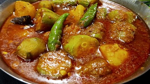 টক দই ছাড়াই ঘরে থাকা উপকরণ দিয়ে নিরামিষ আলু পটলের রসা
